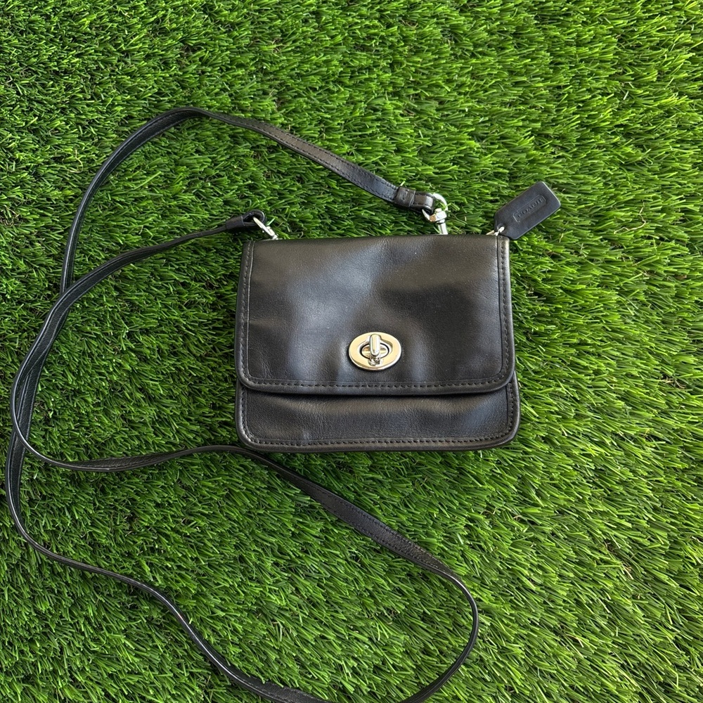 Coach Elegant Black Leather Crossbody Bag